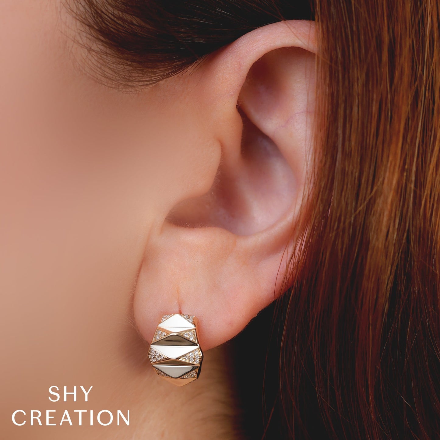 0.16CT 14K Y/G DIAMOND PYRAMID GEO CUT HUGGIE EARRING