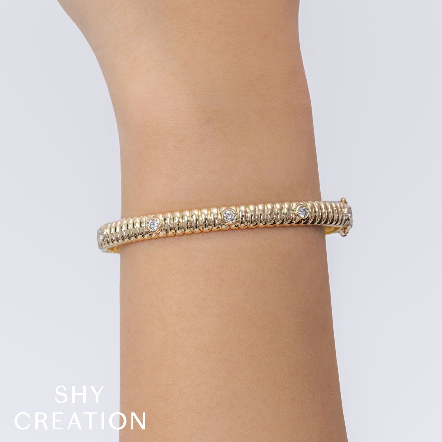 0.33CT 14K Y/G DIAMOND BEZEL RIBBED BANGLE