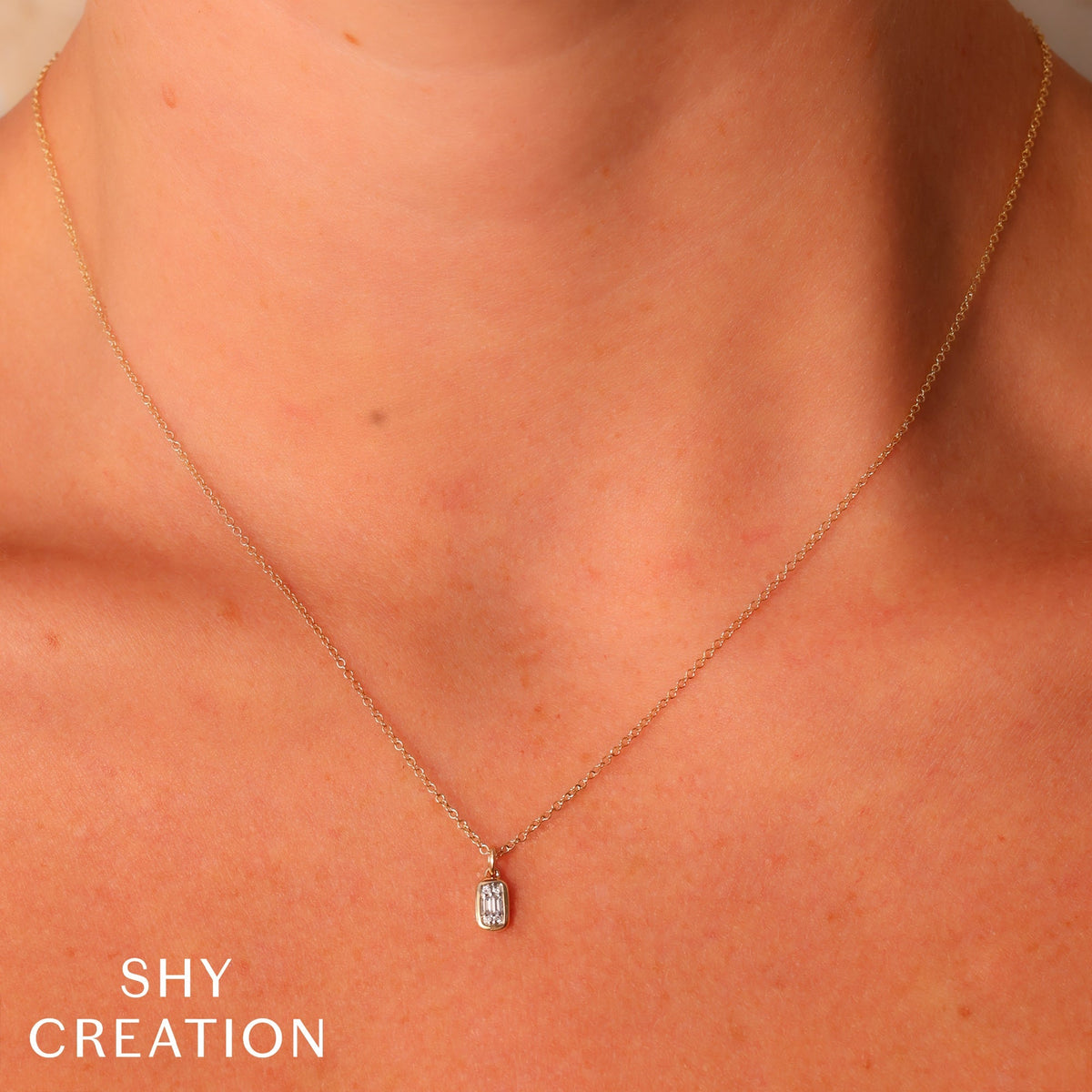 0.07CT 14K W/G DIAMOND BAGUETTE NECKLACE